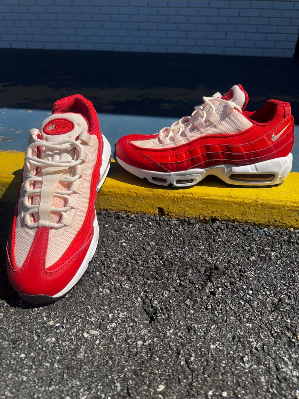 Nike Men’s 8 Air Max 95 in Red and Cream